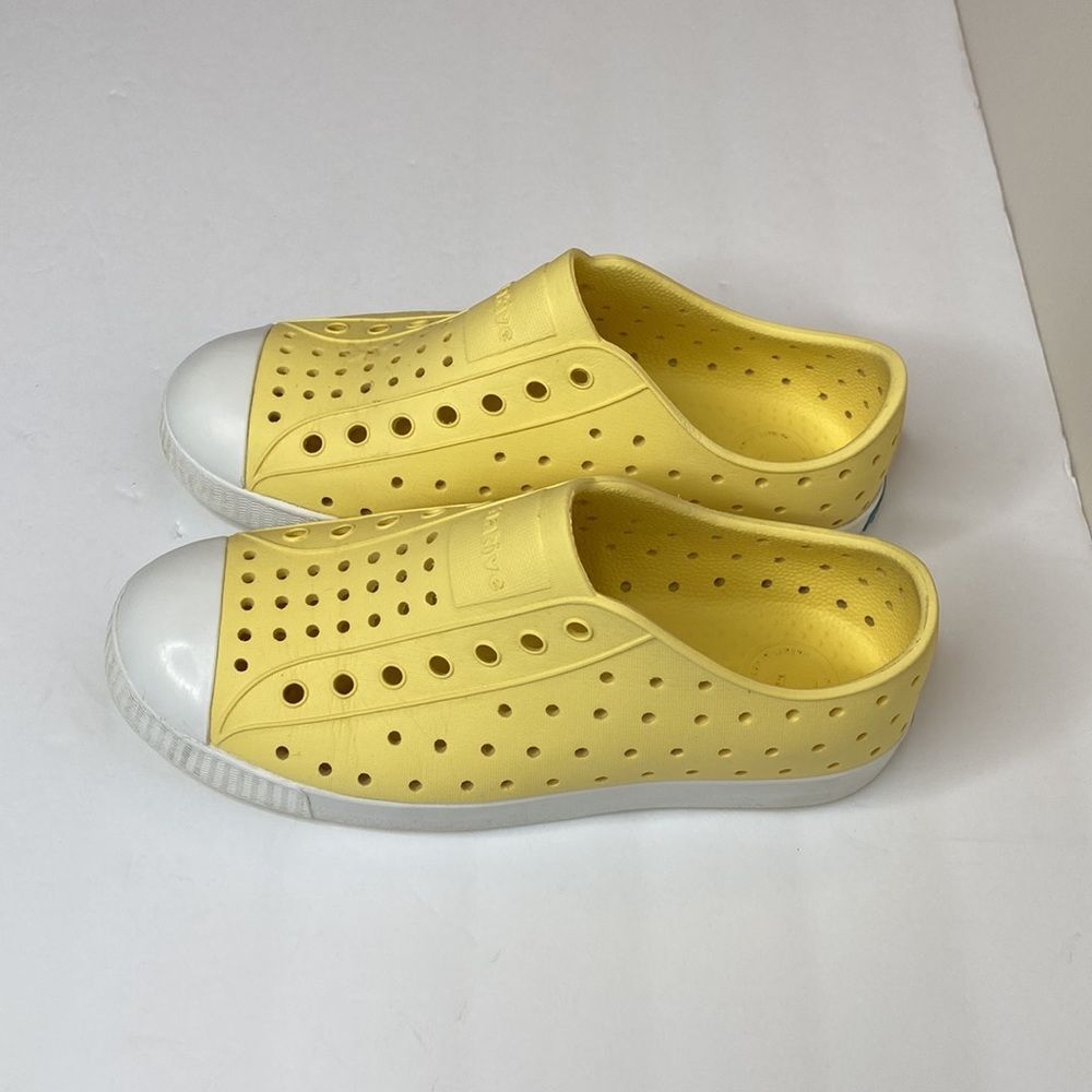 Native Jefferson Water Shoes Yellow Slip On Sneaker Shoe Size 2 - Picture 4 of 12